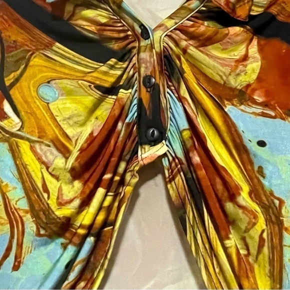 Pretty Little Thing Open Front dress - Picture 2 of 4